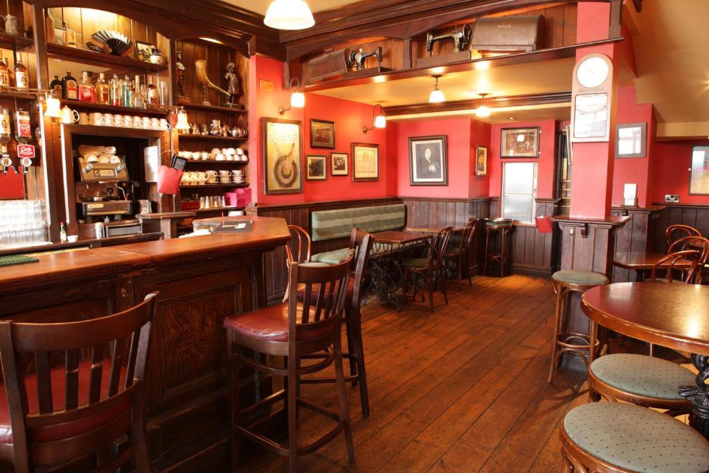Crotty'S Pub & Accommodation Кілраш Екстер'єр фото