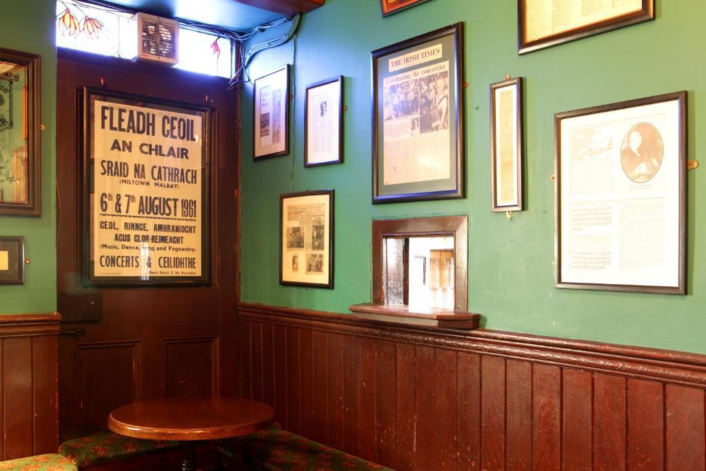 Crotty'S Pub & Accommodation Кілраш Екстер'єр фото